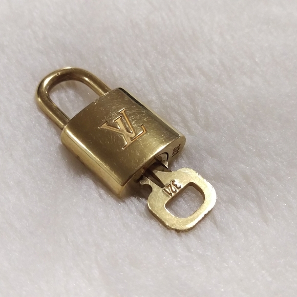 Louis Vuitton 1 Lock & 1 Key Set #321